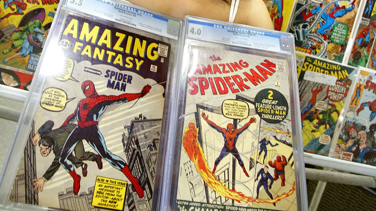 Första gången Spider-Man dök upp var i serietidningen Amazing Fantasy 1962. Superhjältens egna tidning kom ut med det första numret 1963.